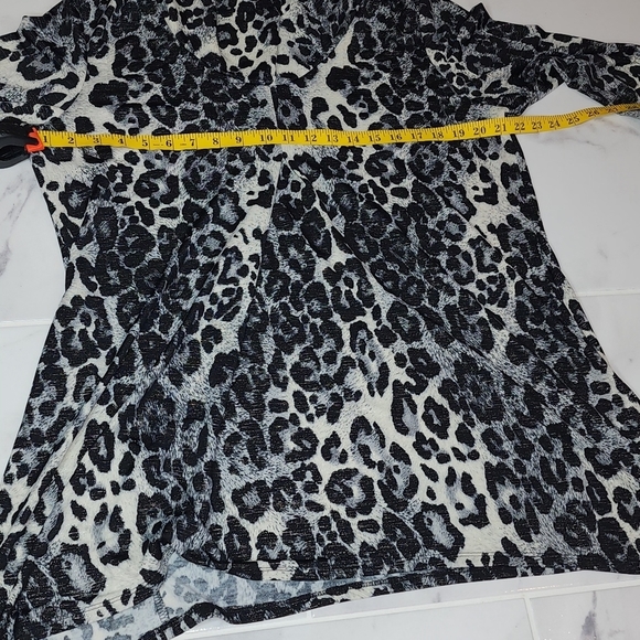 𝅺Rod & Ali tunic top - Picture 9 of 9